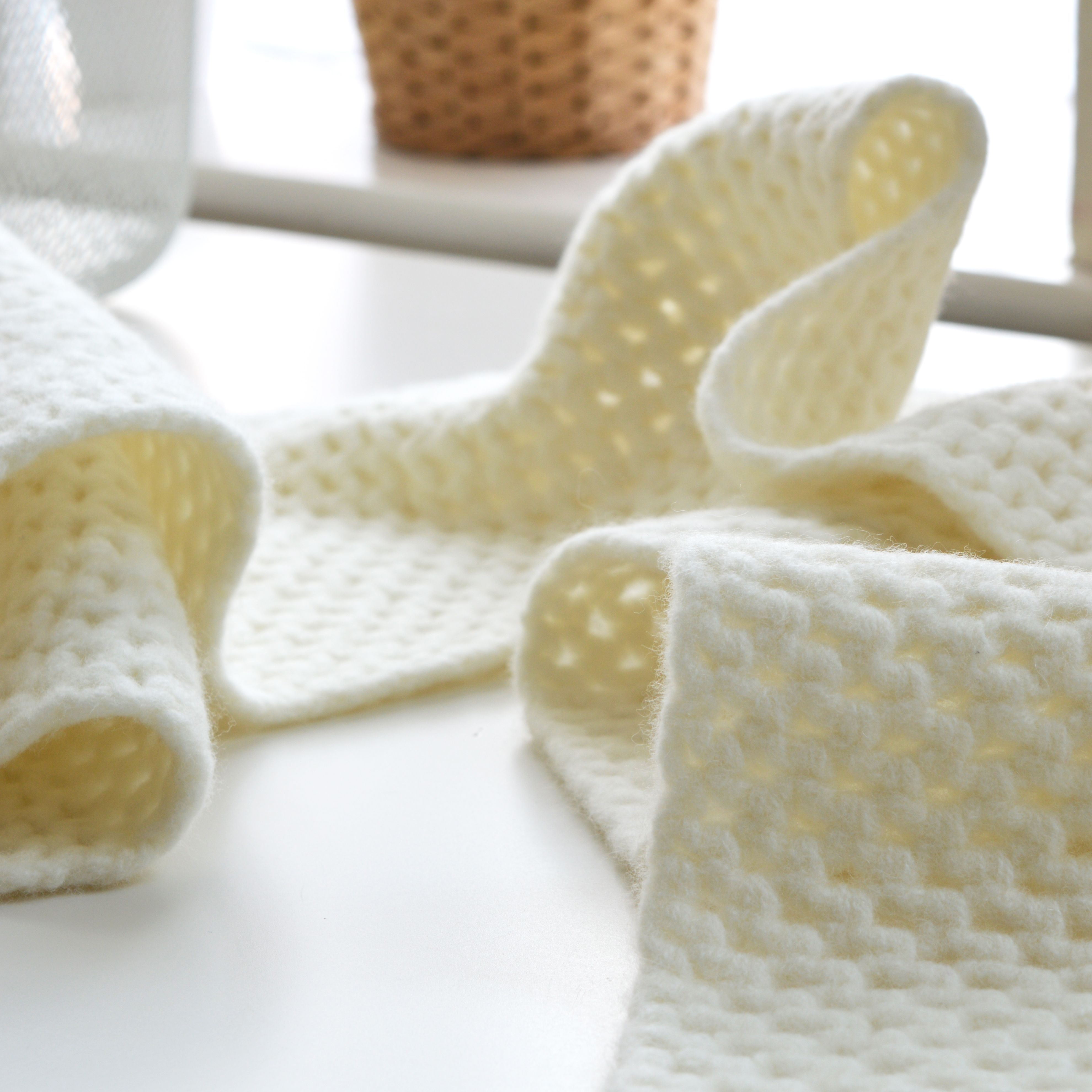 chunky mesh crochet scarf kit close up