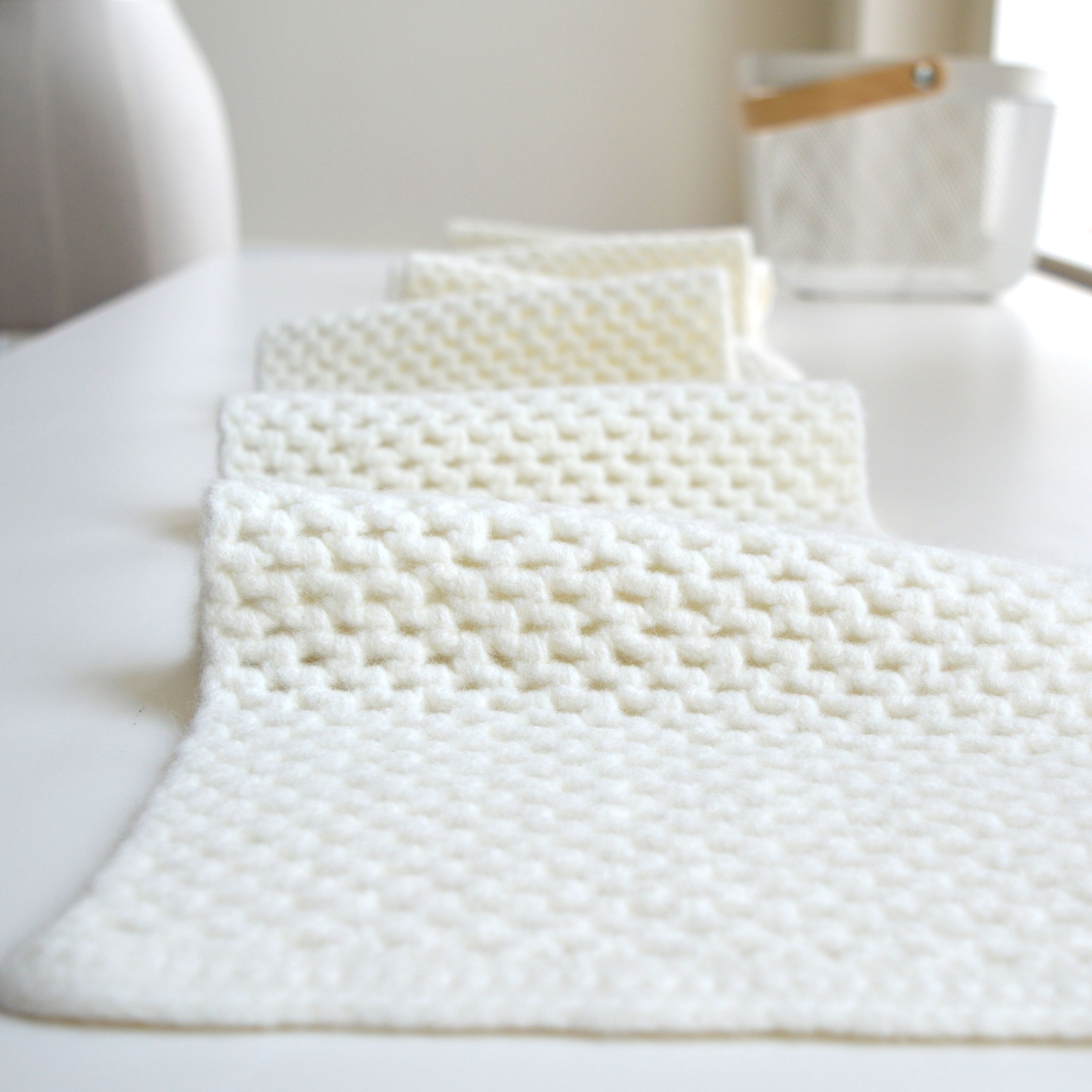 chunky mesh crochet scarf kit on table