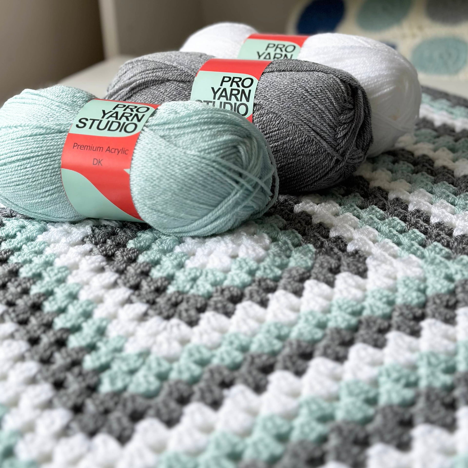 Big Granny Square Blanket Kit – Pro Yarn Studio Ltd